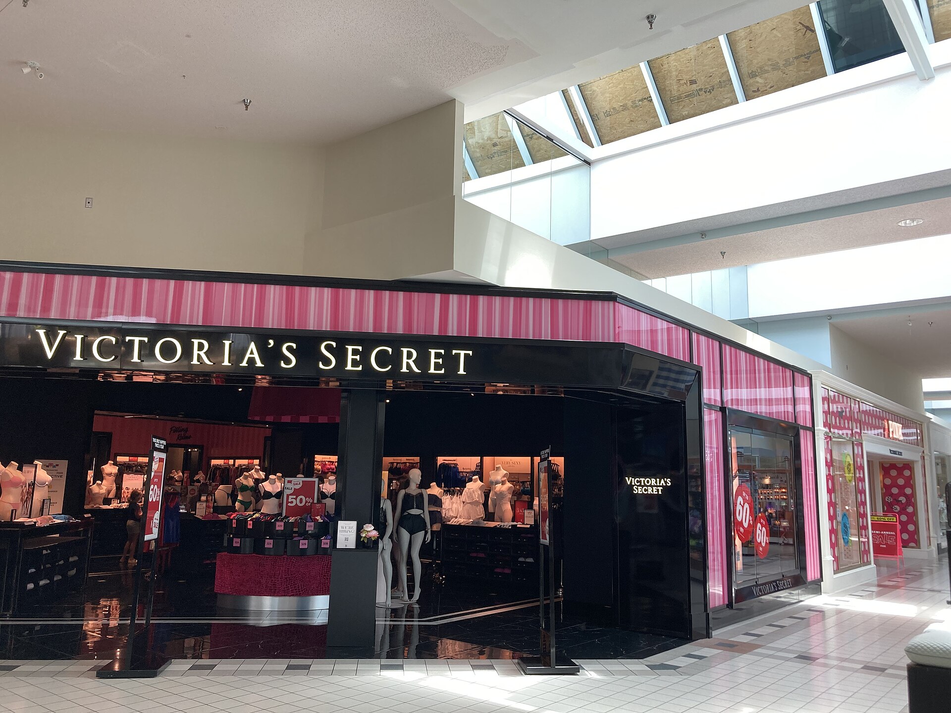 Victoria’s_Secret_in_Port_Charlotte_Town_Center_Mall.jpg