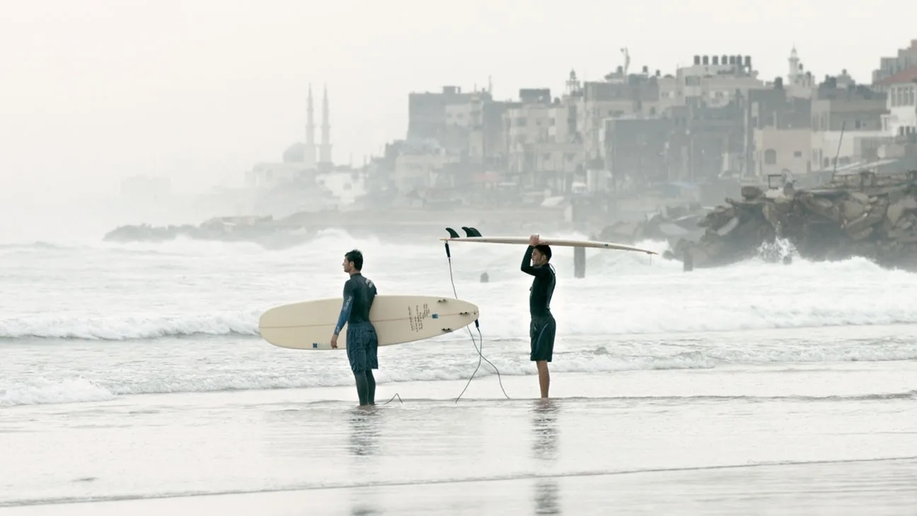 gaza_surf_club__still_1_h_2016.jpeg